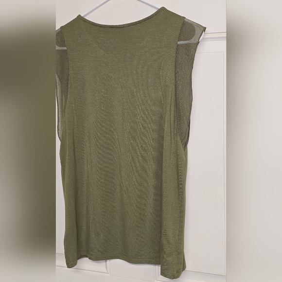 Women's Size Medium Tahari Green BNWOT Blouse! ✨️ - Picture 7 of 11